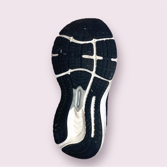 New Balance Kids Shoes Bright Vivid Purple with White Pre-loved Size unknown - Picture 5 of 15